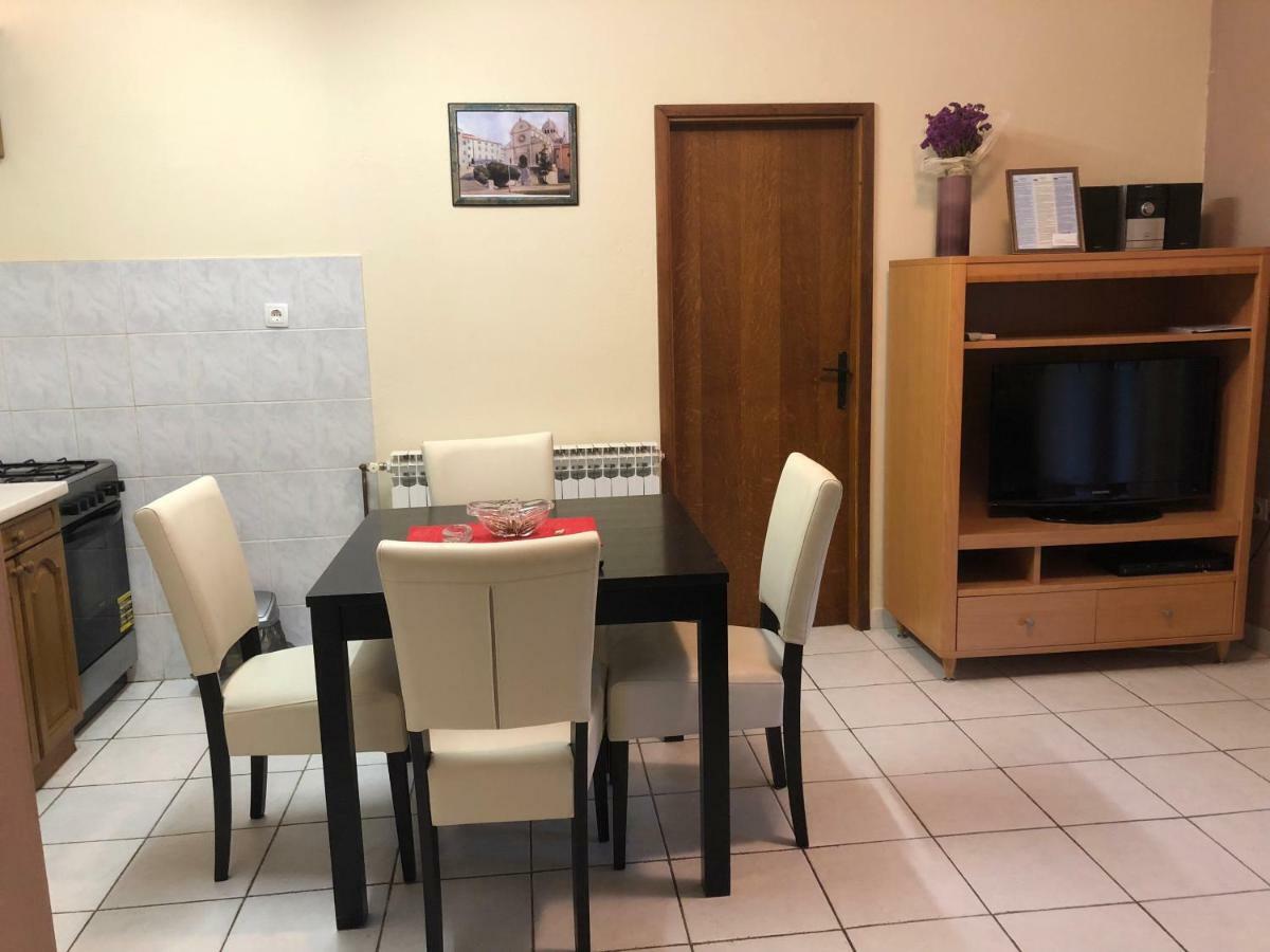 Apartment Bura Σίμπενικ Εξωτερικό φωτογραφία