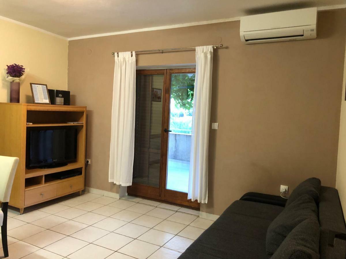 Apartment Bura Σίμπενικ Εξωτερικό φωτογραφία